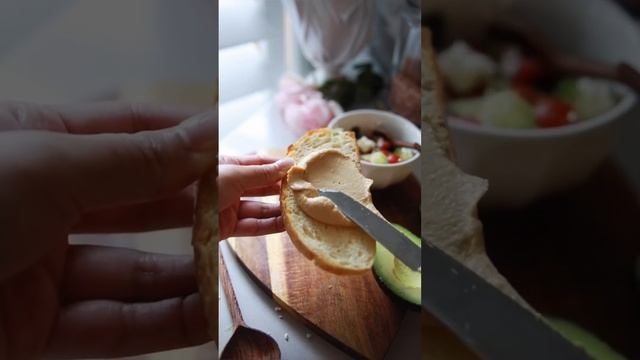 The best avocado toast with hummus and feta! #easyrecipes #lunch #lunchideas #avocadotoast #avocado смотреть онлайн