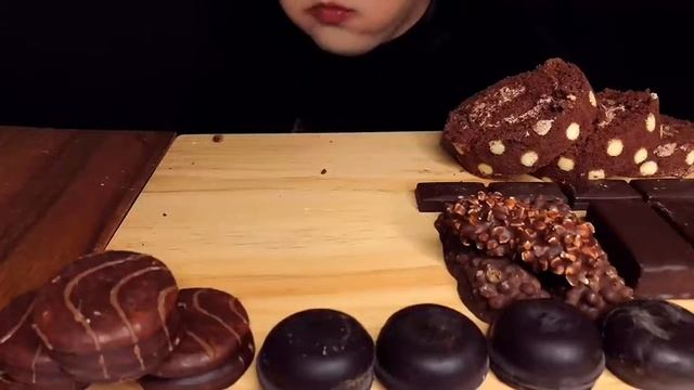 ASMR CHOCOLATE, ICE CREAM, COOKIES, CHOCOLATE BAR MUKBANG, смотреть онлайн