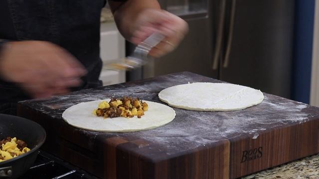 Breakfast Calzone смотреть онлайн