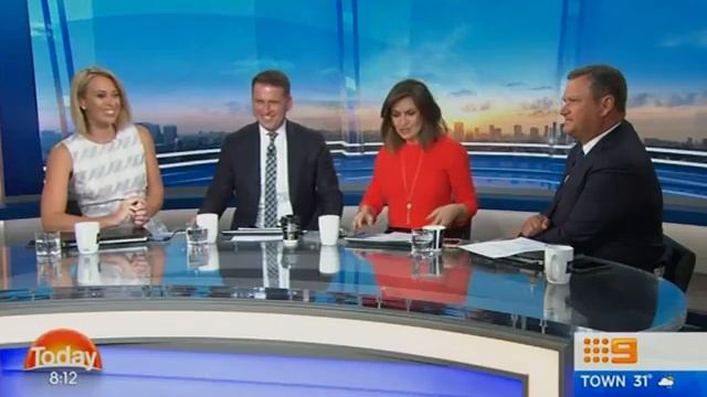 Lisa Wilkinson 'spits' her burrito in Karl Stefanovic's face Daily Mail Online смотреть онлайн