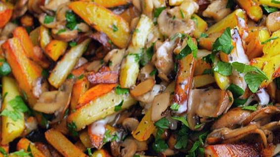 Жареный картофель с грибами и мясом смотреть онлайн