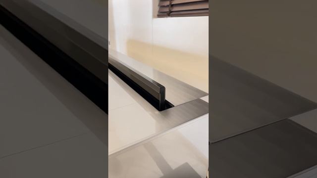 Складывающийся телевизор LG SIGNATURE смотреть онлайн