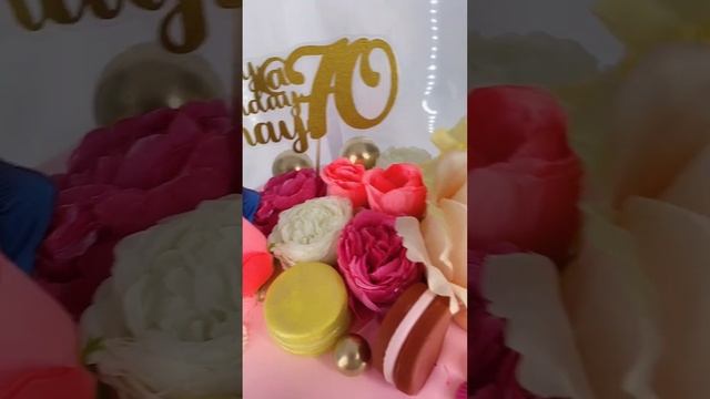Glamourous Cake with macaroons and flowers design #shorts смотреть онлайн