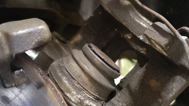 Задний суппорт слева Форд Фокус 2