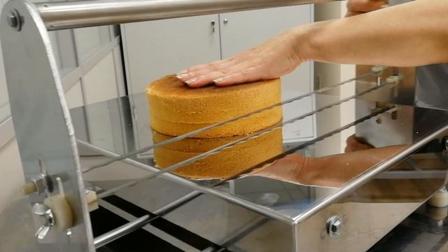 РЕЗАК ДЛЯ БИСКВИТА CASTOR R-2 БИСКВИТОРЕЗКА смотреть онлайн