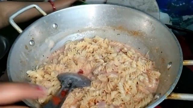 Aaj bana hai Cheese Oregano White Sauce Pasta смотреть онлайн