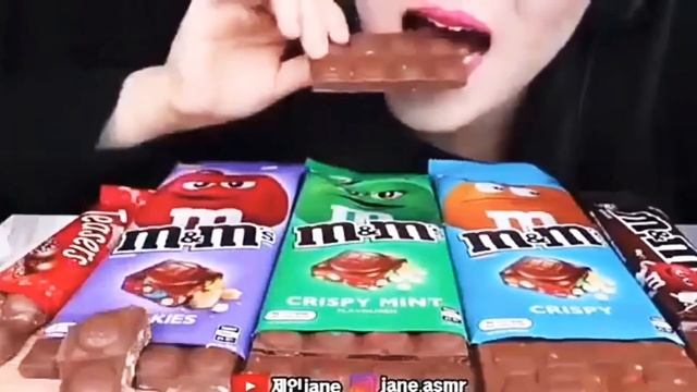 АСМР шоколад🍫 и помада💄/ASMR chocolate 🤤 and lipstick💄 смотреть онлайн