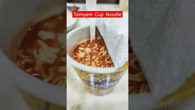 Tomyam Cup Noodle. Very delicious. Subscribe for more cup noodles. #food #cupnoodle #viral #shorts смотреть онлайн