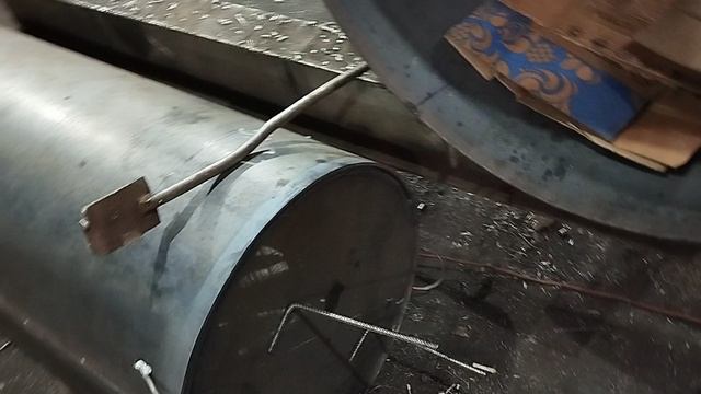 Сварщик 👨🏭  в трубе.mp4