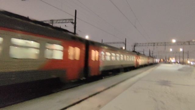 ЭТ2М-130 Прибывает на станцию Ленинский проспект