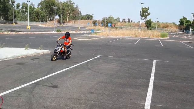 Crazy Honda msx125 supermoto stunts HONDA GROM STANTING смотреть онлайн