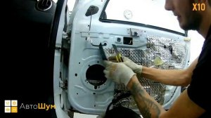 Шумоизоляция дверей Renault Duster в уровне Комфорт. АвтоШум.