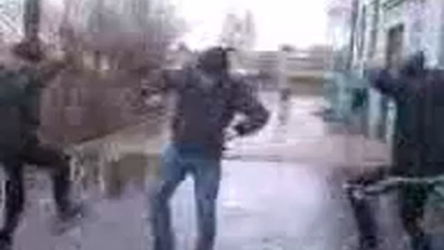 смешно танцуют) смотреть онлайн