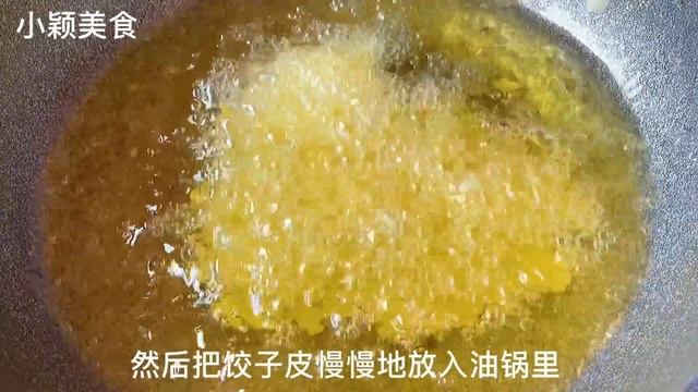 【小穎美食】餃子皮扔進滾燙的油鍋裡，瞬間變美食，我家一周吃5次，營養又解饞 смотреть онлайн