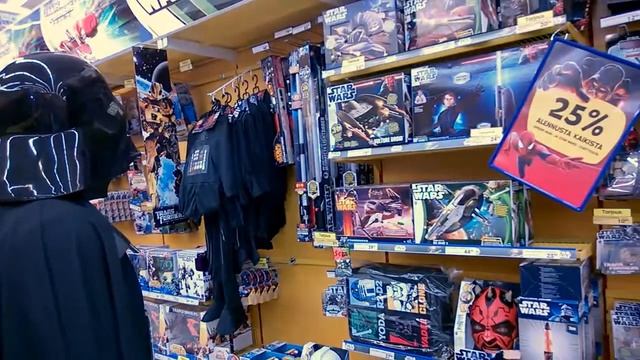 Darth Vader Goes Shopping - WHAT DOES HE BUY? смотреть онлайн