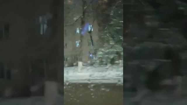 Зима опять вернулась.Снег.Ночью уже -10 мороза смотреть онлайн