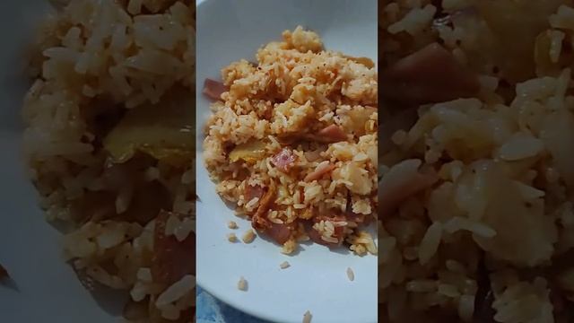 Kimchi fried rice and fried fish with vinegar #yummybreakfast #philippinesfood #shortsvideo смотреть онлайн