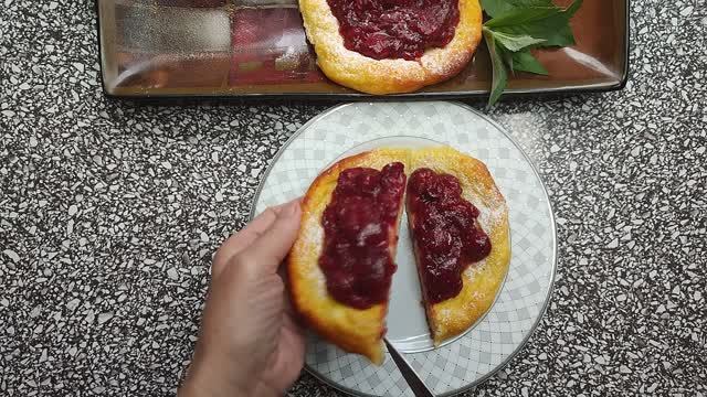 ватрушки с замороженной ягодой.MP4.MP4 смотреть онлайн