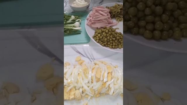 ОЛИВЬЕ #оливье #еда #вкусно #простыерецепты #рецепты #shorts #кулинария смотреть онлайн
