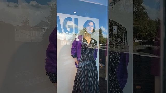 Неживые женщины и собака-2 смотреть онлайн