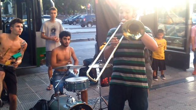 Paprika en vivo en Av. Corrientes y Federico Lacroze смотреть онлайн