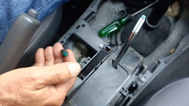 passo a passo para trocar a lâmpada da marcha da Hilux automático смотреть онлайн