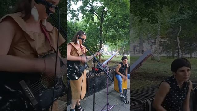 Уличный КОНЦЕРТ на укулеле, гитаре, кахоне #уличныйконцерт #укулеле смотреть онлайн