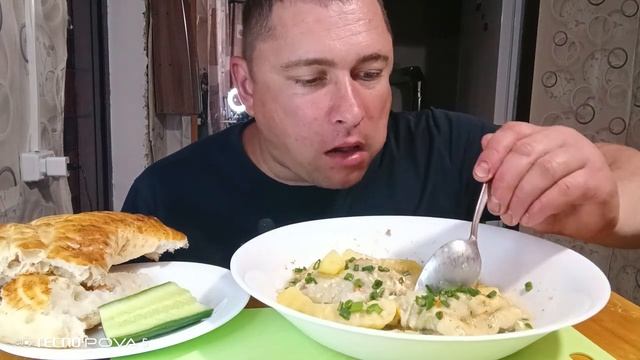 мукбанг/обжор/тушёная картошка с армянской лепёшкой/ смотреть онлайн
