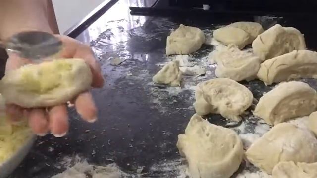 Турецкая выпечка. Пирожки (pofuduk poğaça) смотреть онлайн