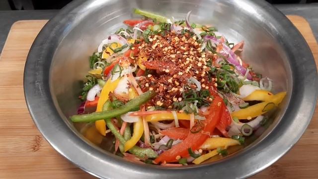 Crispy Noodles Salad | क्रिस्पी नूडल्स सलाद | Easy Noodle Salad | How To Make Crispy Noodle Salad смотреть онлайн