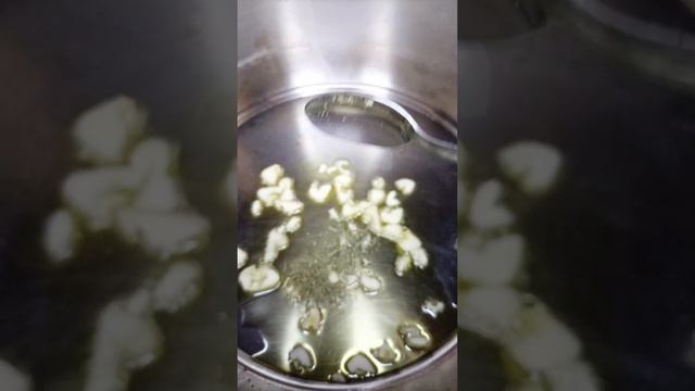 RED LENTILS & POTATO SOUP 🍲 #shorts #veganrecipes #vegan #soup #souprecipe #lentils #potato смотреть онлайн