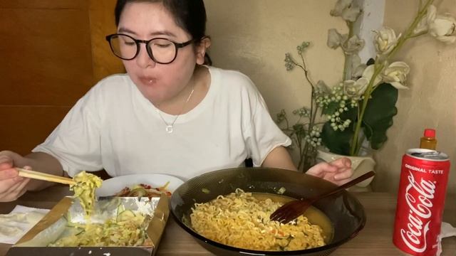 REAL MUKBANG ASMR (eating show) ramen, kimchi, and shawarma salad смотреть онлайн
