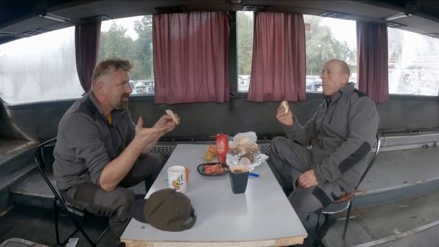 Ukryli się w busie, KTÓRY BYŁ W TRAKCIE ROZBIÓRKI! 🚧 | Dobra robota смотреть онлайн