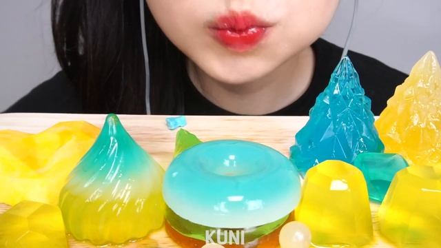 ASMR YELLOW BLUE DESSERTS MUKBANG JELLY 노란색 파란색 음식 디저트 먹방 도넛 젤리 黄色デザート 青い食物 POSTRE สีฟ้าขนม DESER смотреть онлайн