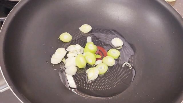 꽈리고추 구운어묵볶음 :;Stir-fried fish cake with green pepper смотреть онлайн