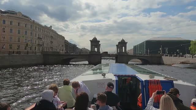 Экскурсия по рекам и каналам Санкт-Петербурга