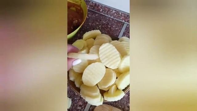 Курочка с картошкой в духовке 🔥 смотреть онлайн