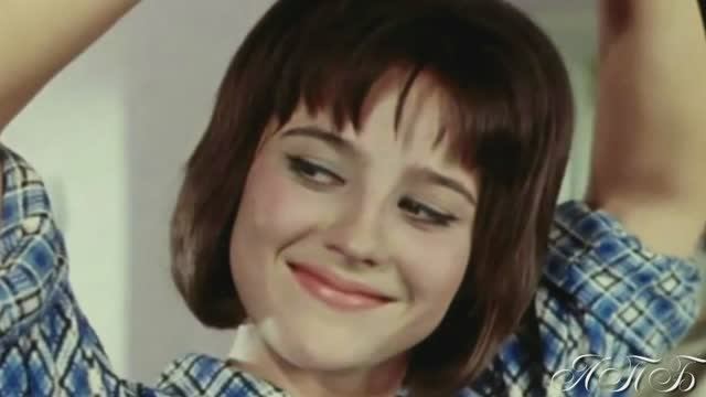 Иосиф Кобзон " Идёт девчонка " смотреть онлайн