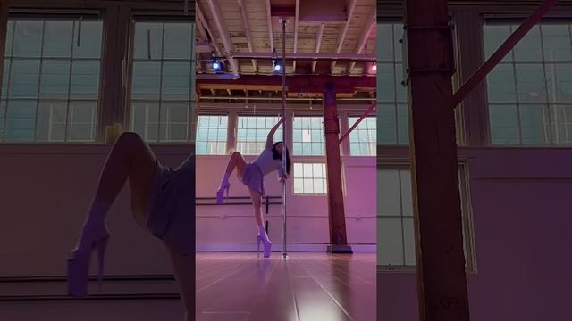 Dancin’ 🤍 Low Flow Heels Pole Freestyle Dance #poledance #poledancing #heels смотреть онлайн