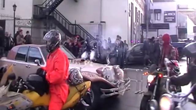 Мотогвардия Прибытие колонны с авто-мотопробега 2013 в клуб ВиАйПи смотреть онлайн