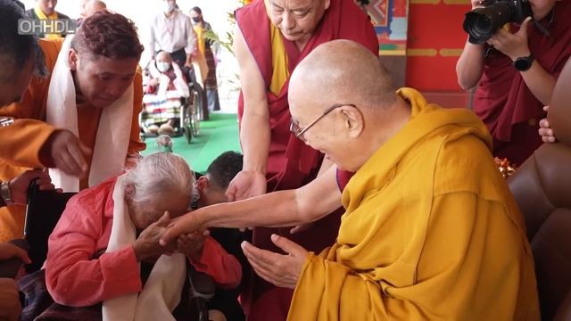 Далай-лама даровал аудиенцию пожилым тибетцам смотреть онлайн