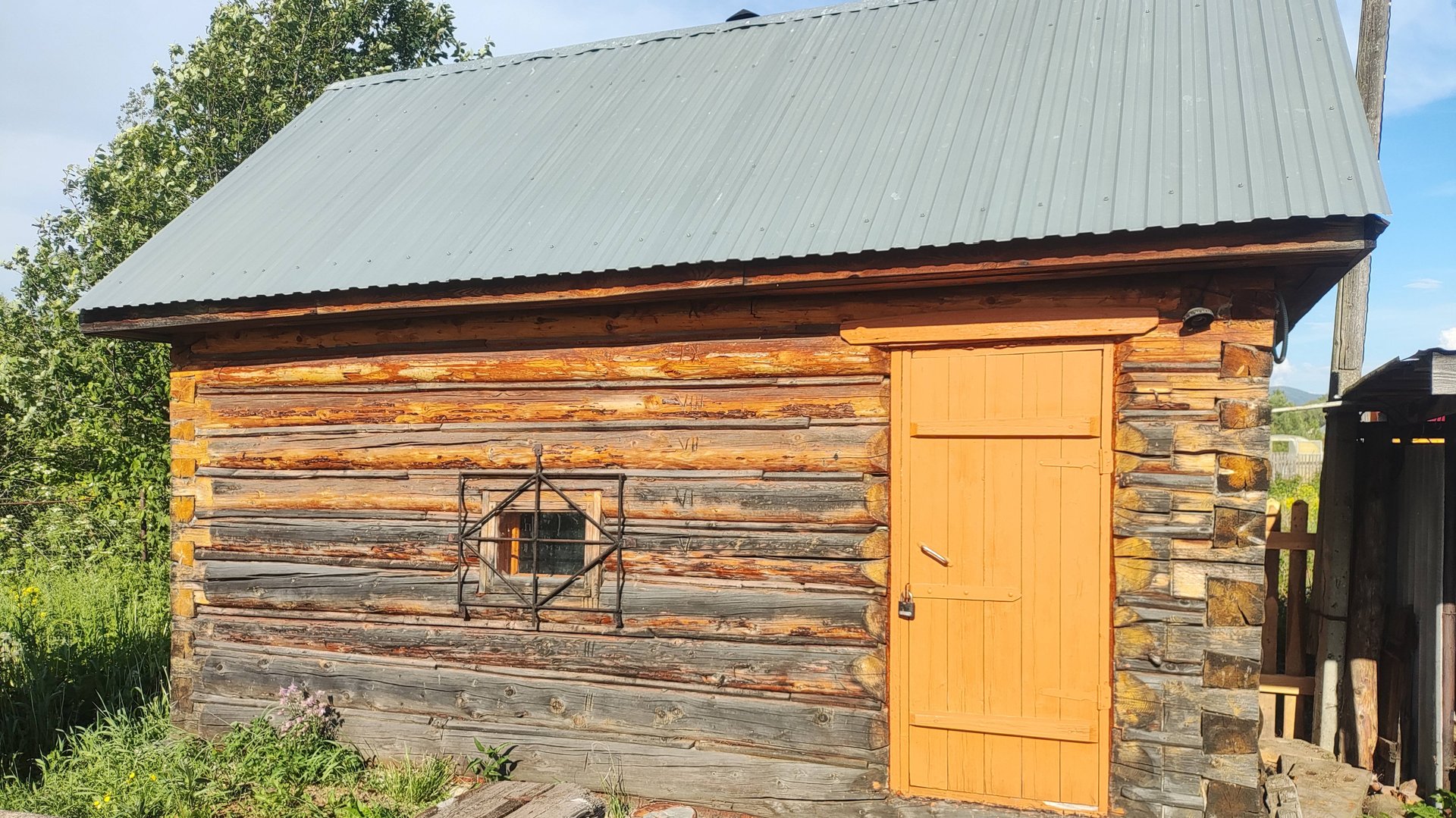 Ремонт бани на даче. Обшивка парной вагонкой. Установка печки в баню.