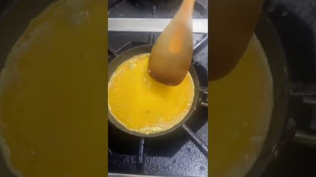 Crumble egg #shortvideo #shorts #scrumbledegg смотреть онлайн