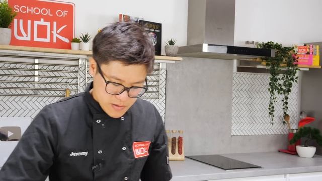Super Tasty Kimchi Pork Bao Buns! смотреть онлайн