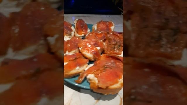 оливье и бутерброды с рыбкой смотреть онлайн