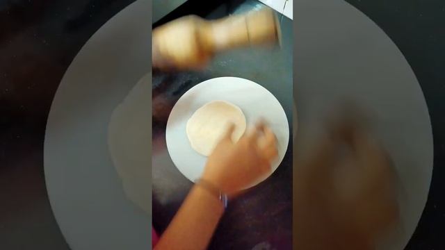 viral Paratha😋 #food #youtubeshorts #viralvideo #shortsindia #likeandsubscribe смотреть онлайн
