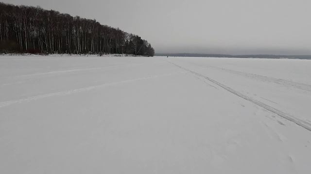Еду на фэтбайке по озеру Сенеж.Нас потихоньку накрывает туман.Откуда он?Неужели авария в лаборатории смотреть онлайн