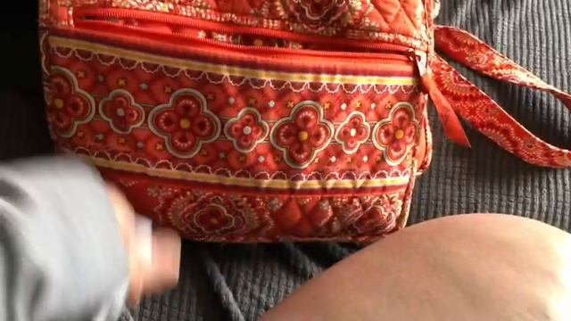 What’s In My Bag - Vera Bradley Mailbag In Paprika смотреть онлайн