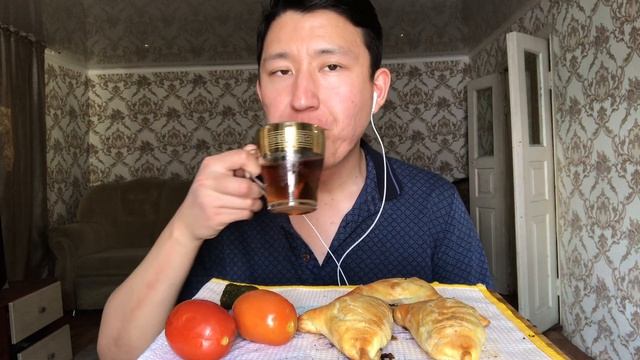 Mukbang. ХАЙПОЖОРЫ🤦♂️ Домашняя самса с чаем| eating show 穆邦 смотреть онлайн