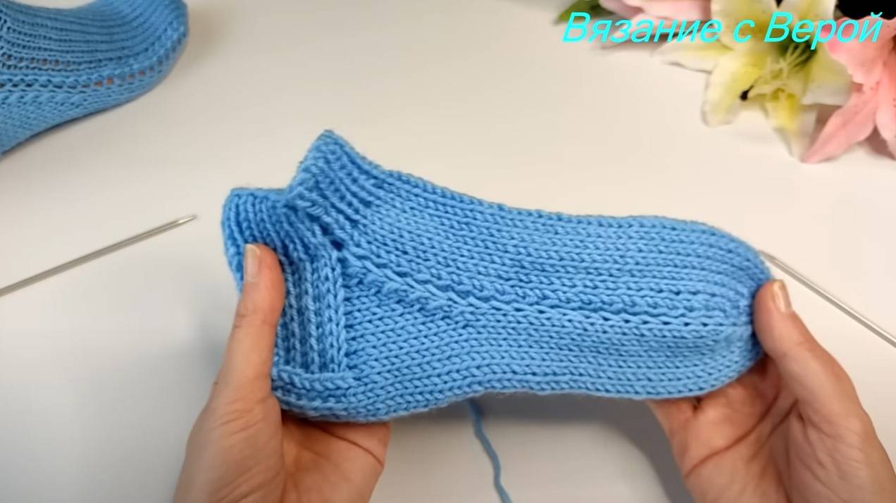 СВЯЖЕМ ЗА 2 ЧАСА💥Следки на двух спицах без швов🔥 смотреть онлайн